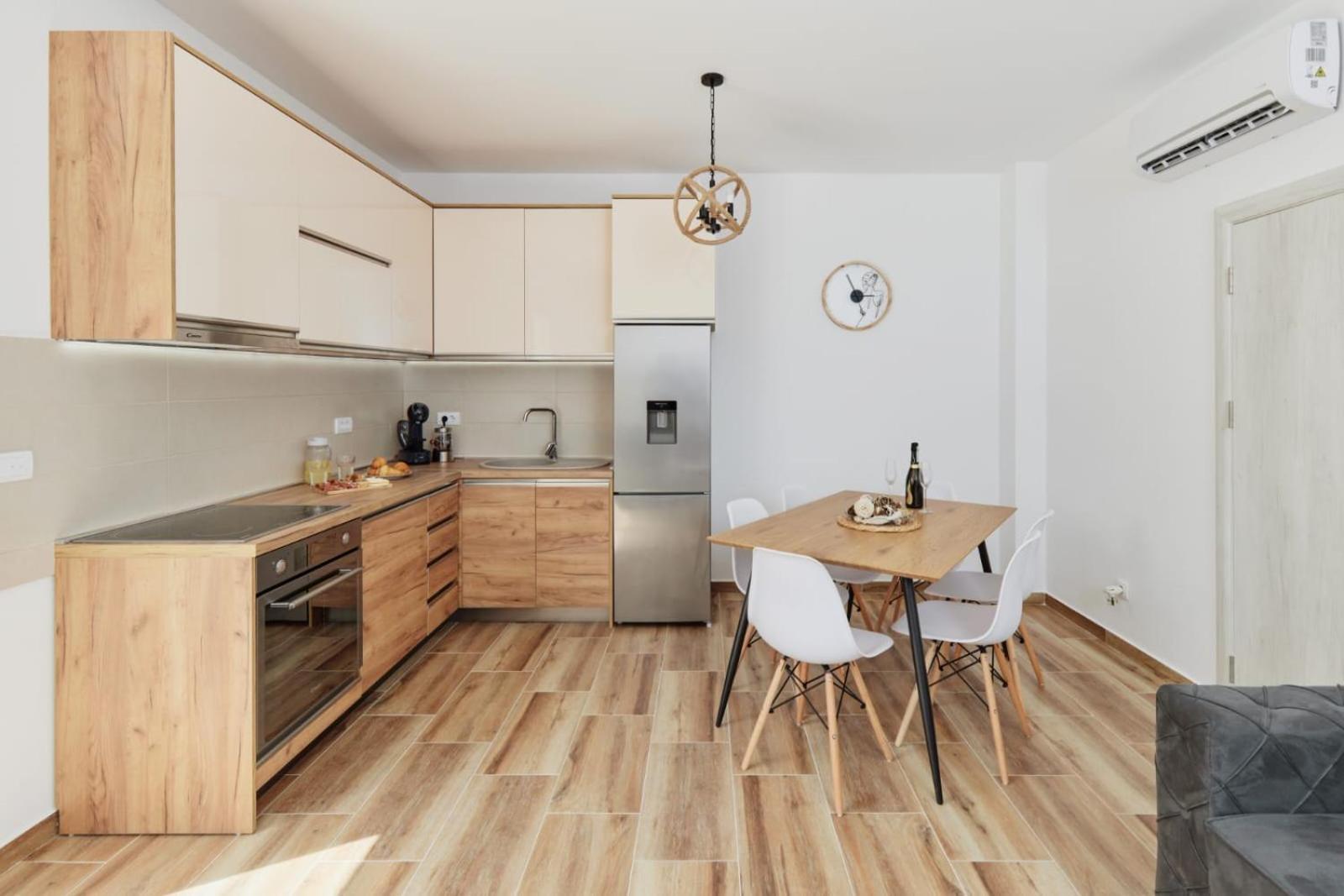 Petrovic Apartmani Тиват Экстерьер фото