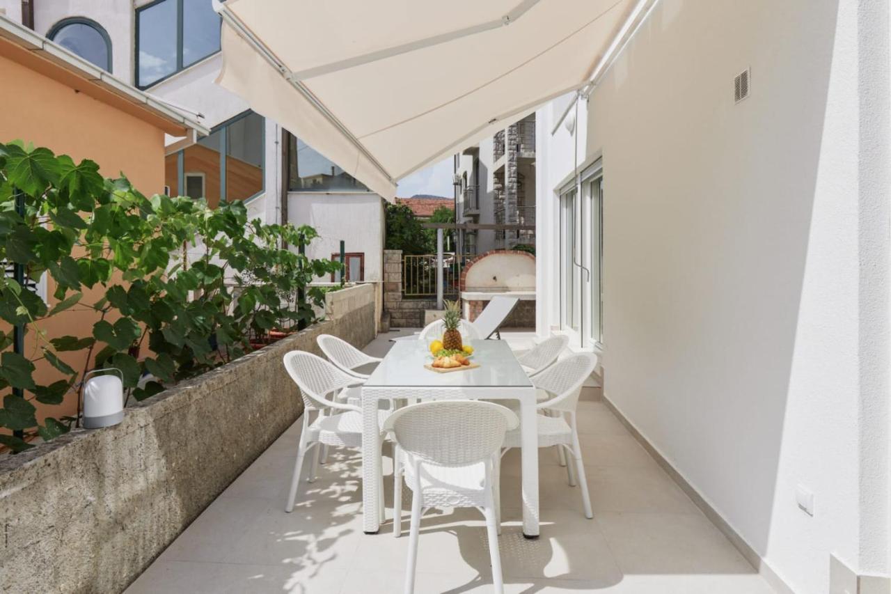 Petrovic Apartmani Тиват Экстерьер фото