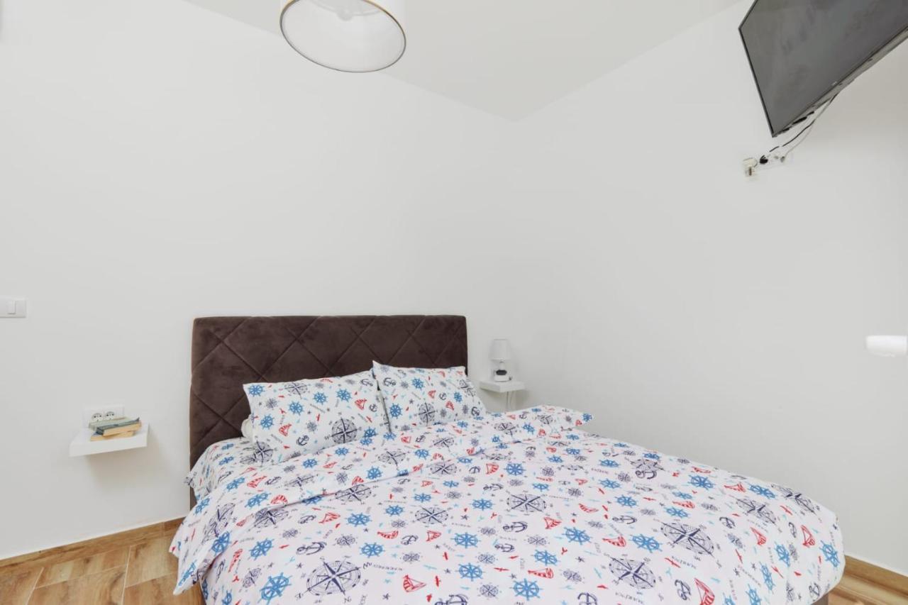 Petrovic Apartmani Тиват Экстерьер фото