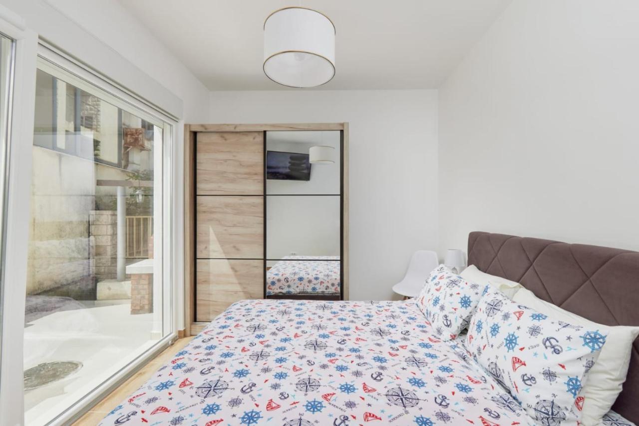 Petrovic Apartmani Тиват Экстерьер фото