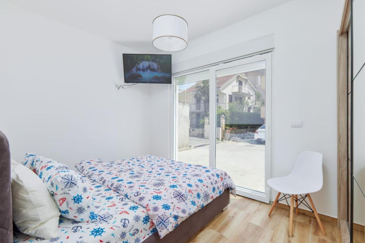 Petrovic Apartmani Тиват Экстерьер фото
