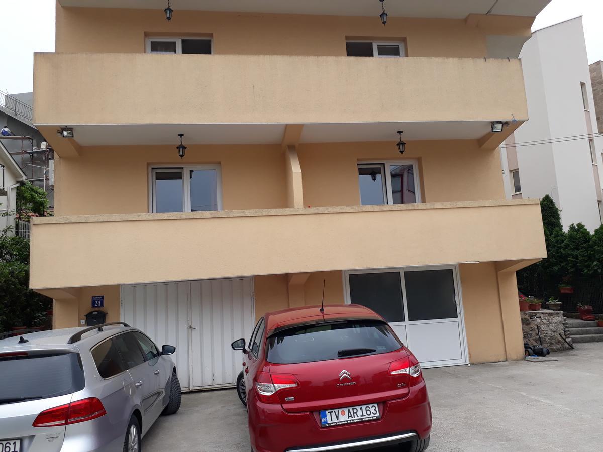Petrovic Apartmani Тиват Экстерьер фото