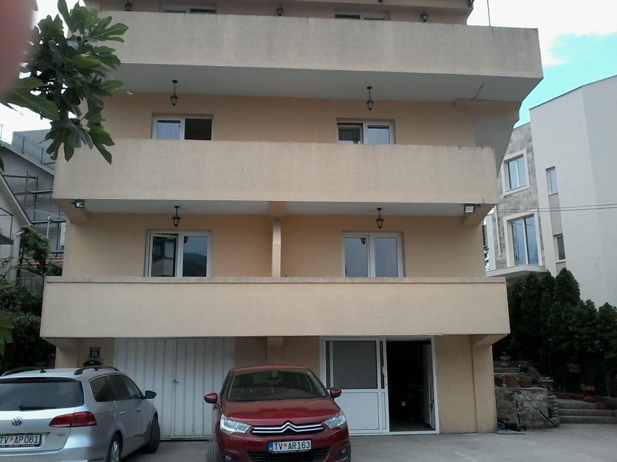 Petrovic Apartmani Тиват Экстерьер фото