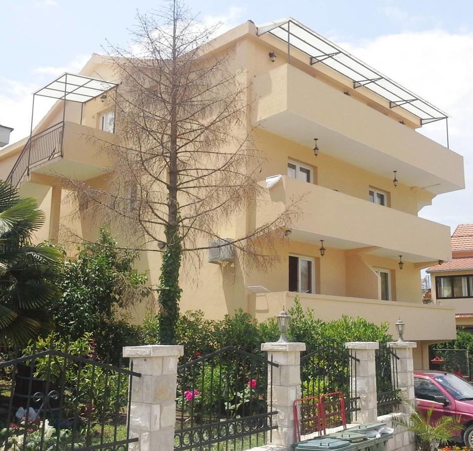 Petrovic Apartmani Тиват Экстерьер фото